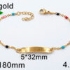 Pulsera dorada con colores y placa al centro