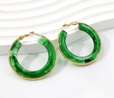 Argollas doradas 4cm acrílico verde