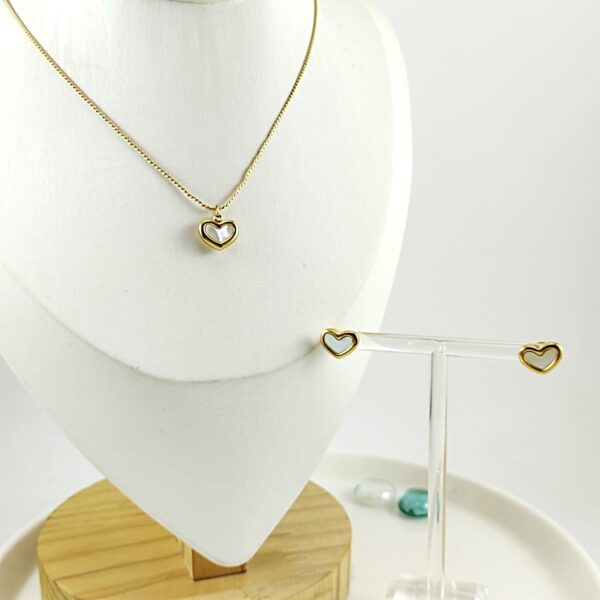 Set dorado collar  corto dije y aretes corazón 9mm