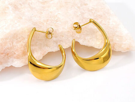 Aretes dorados diseño forma J