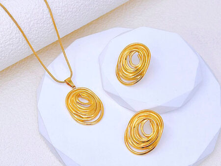 Set dorado aretes y dije ovalo lineal