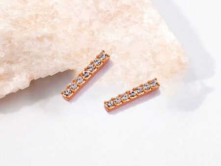 Aretes rose gold verticales c/pedrería 1.5cm