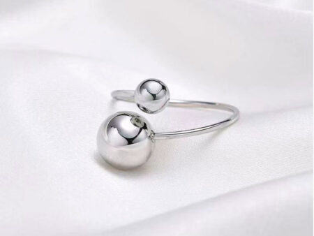 Anillo plateado 2 bolitas al frente