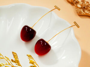 Aretes dorados guinda corinta
