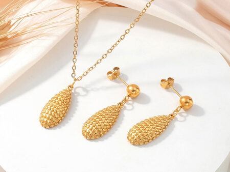 Set dorado dije y aretes gotita c/diseño 3.3cm