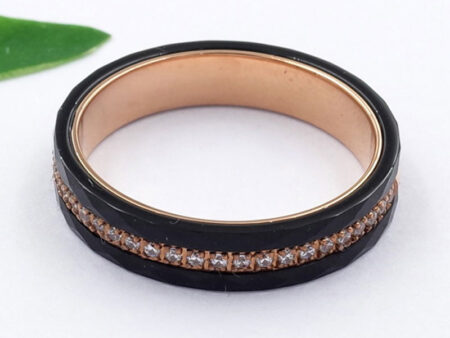 Anillo rose gold y negro pedrería al centro