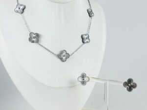 Set plateado collar 5 Alhambras y aretes