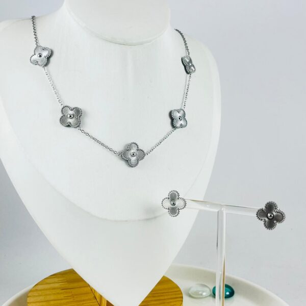 Set plateado collar 5 Alhambras y aretes