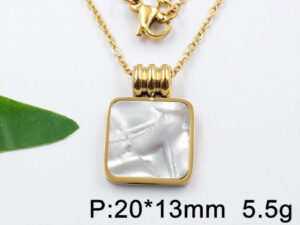 Set dorado Collar 47cm,  aretes 1.8cm nácar al frente
