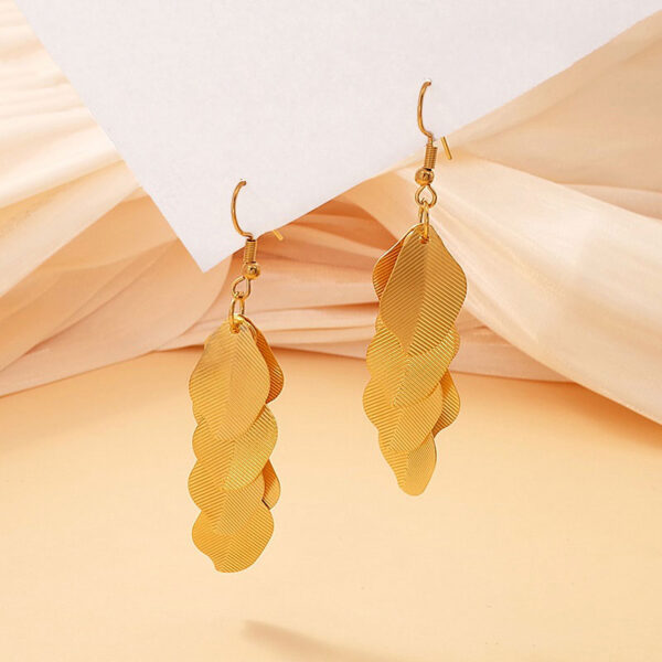Aretes dorados colgantes 5.2cm. Hojitas