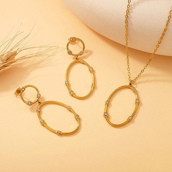 Set dorado Collar y aretes 5.3cm óvalos con pedrería