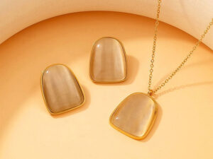 Set dorado Aretes, cadena y dije piedra Ivori