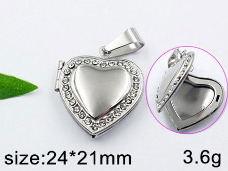 Dije corazón plateado pedrería derredor