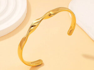 Brazalete dorado abierto 6.2cm diseño al frente
