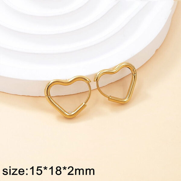 Argollas doradas diseño corazón 1.5cm