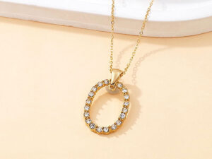 Collar dorado dije ovalado pedrería