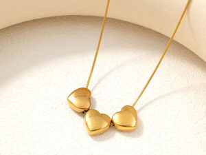 Collar dorado 3 corazóncitos 1.1cm