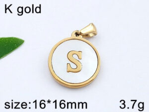 Dije dorado circular nácar letra S