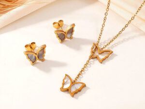 Set dorado Collar ajustable dije mariposa c/nácar