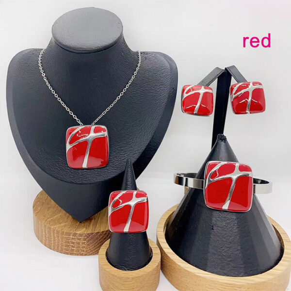 Set plateado diseño cuadrado rojo