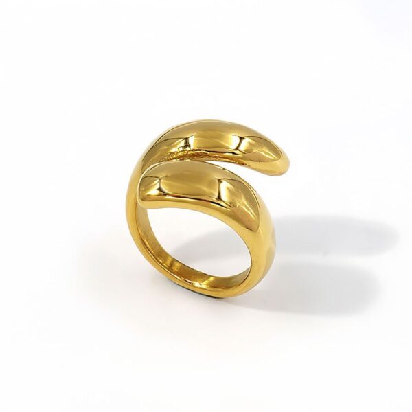 Anillo dorado diseño gotas al centro
