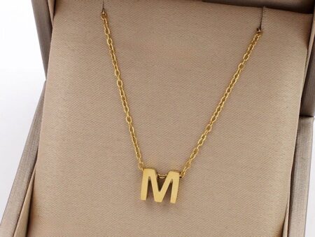 Collar dorado dije inicial M 8mm
