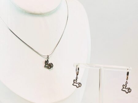 Set plateado dije y aretes conejo