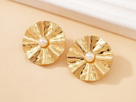 Aretes dorados diseño flor con perlita 2.8cm