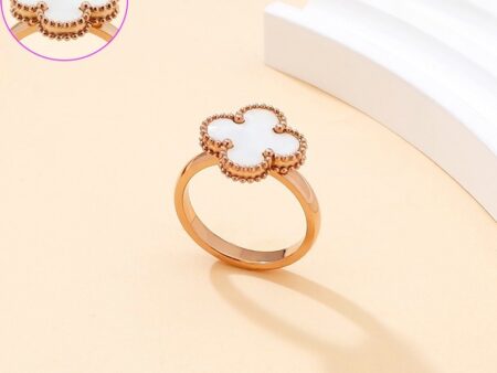 Anillo rose gold flor nácar blanca