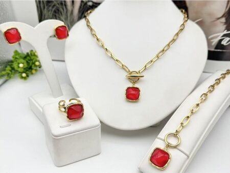 Set dorado 4 piezas piedra roja