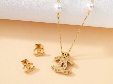 Set dorado collar y aretes "ChaNel"
