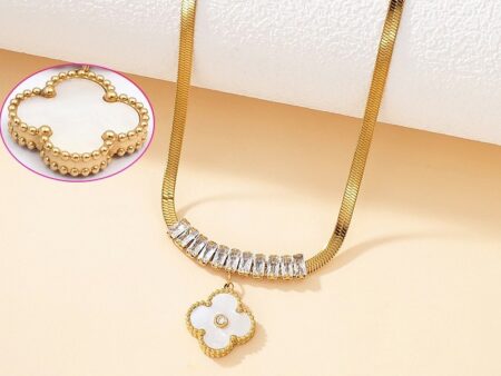 Gargantilla dorada pedrería y Alhambra blanca