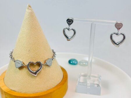 Set Aretes y pulsera corazón "Tffany"