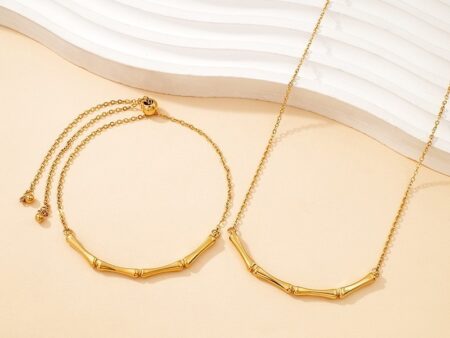 Set dorado Collar y Pulsera diseño al frente