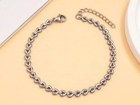 Pulsera plateada corazoncitos corridos