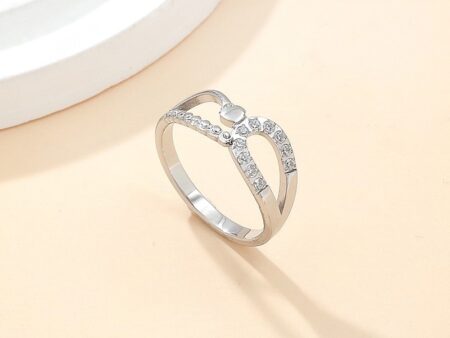 Anillo plateado diseño y pedrería