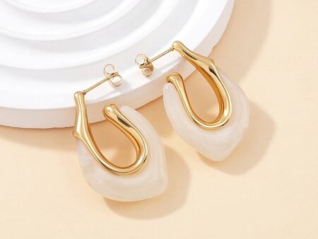 Aretes dorados acrílico blanco 3.5cm