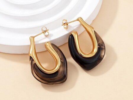 Aretes dorados 3.5cm acrílido negro