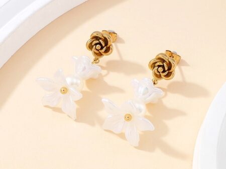 Aretes dorados 3.5cm flores blancas