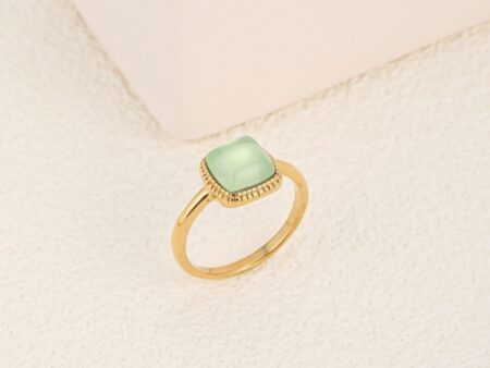 Anillo dorado piedra verde
