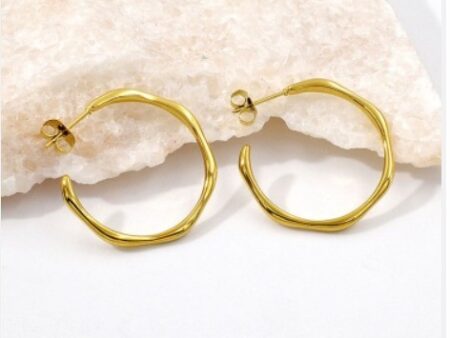 Argollas doradas abiertas 3cm c/diseño