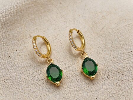 Argollitas doradas 1.4cm pedrería y piedra verde colgante