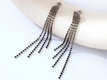 Aretes plateados pedrería blanca y negra 10cm