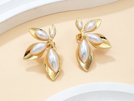 Aretes dorados 3.4cm media flor perla