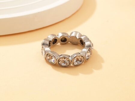 Anillo plateado 6mm pedrería blanca