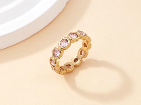 Anillo dorado pedrería rosa