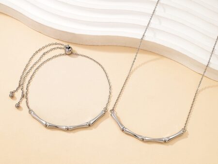 Set Plateado Collar y Pulsera diseño al frente