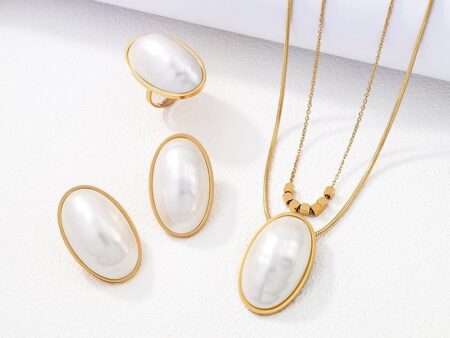 Set dorado Collar, aretes y anillo perla ovalada