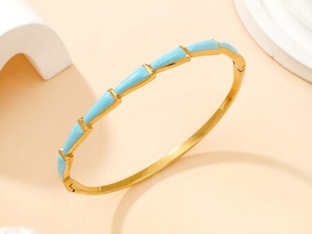 Brazalete dorado 6cm diseño al frente celeste