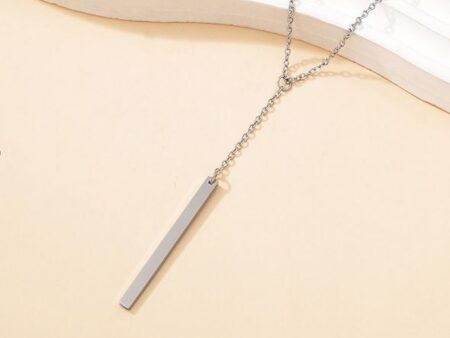 Collar plateado colgante vertical